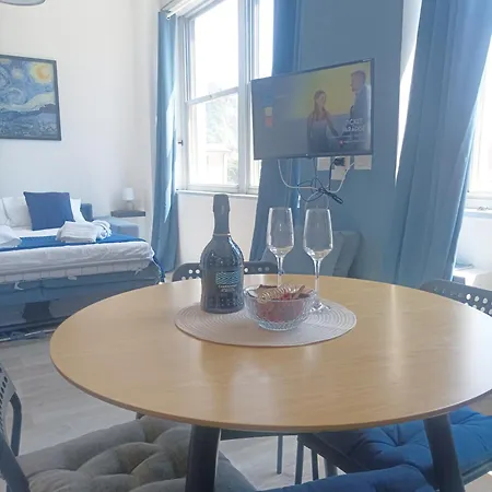 Blu House Casa Vicino Terminal Traghetti * Janov